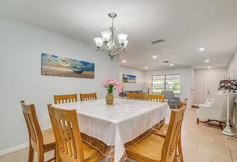 13 Mi To Hudson Beach: Spring Hill Home W/ Lanai