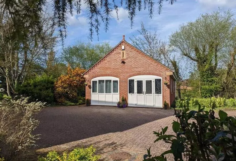 Hotelli Cosy And Secluded Brook Side Lodge