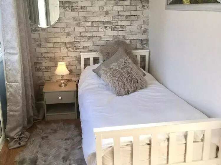 Hotelli Cosy And Secluded Brook Side Lodge