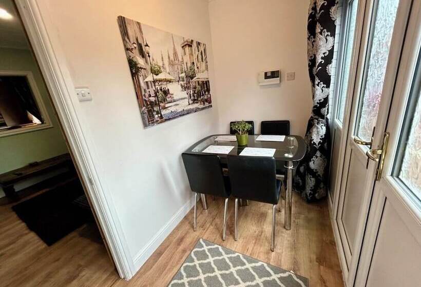 ホテル Cosy And Secluded Brook Side Lodge