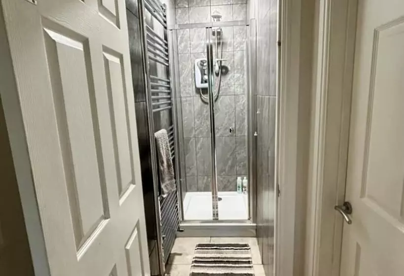 Hotelli Cosy And Secluded Brook Side Lodge