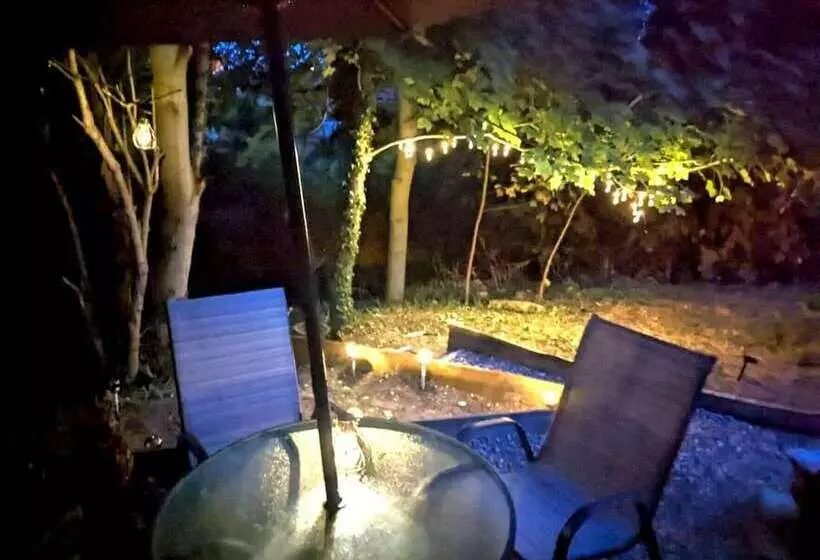 Hotelli Cosy And Secluded Brook Side Lodge