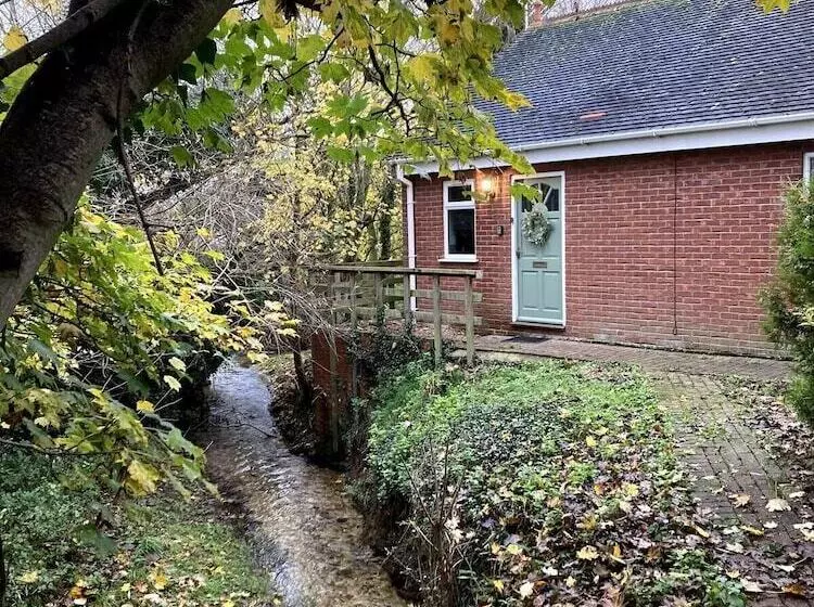 Hotelli Cosy And Secluded Brook Side Lodge