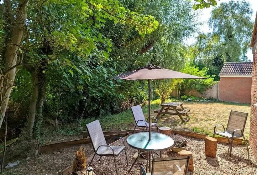 Hotelli Cosy And Secluded Brook Side Lodge