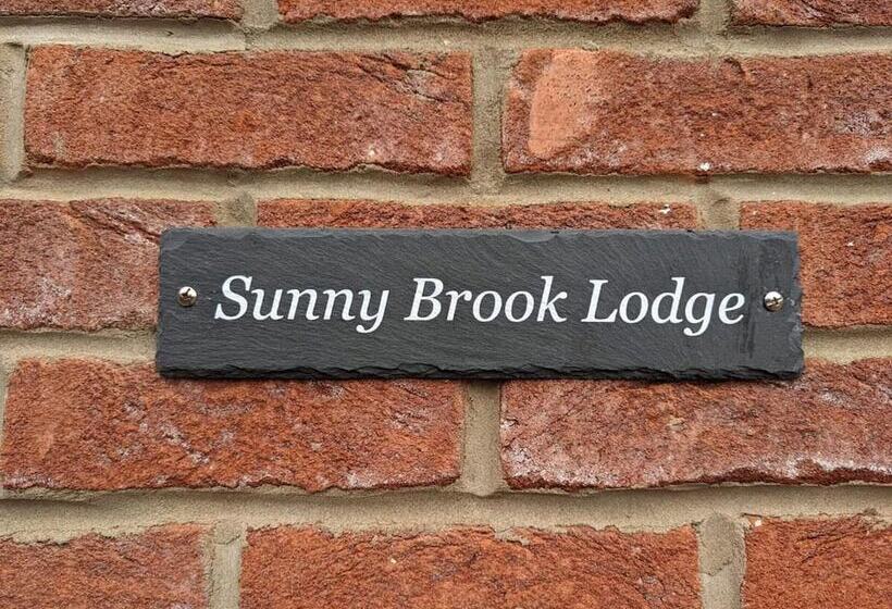 ホテル Cosy And Secluded Brook Side Lodge