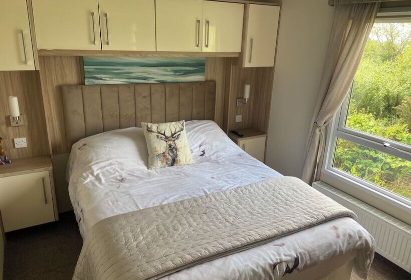 Отель Luxury Rural Hottub Lodge In Northumberland