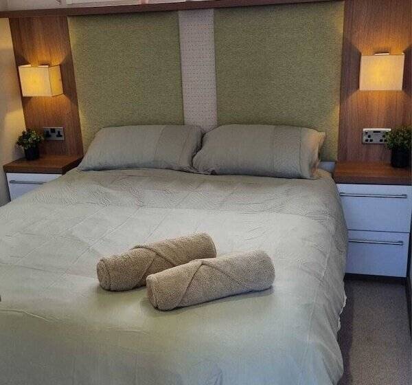 هتل Stunning Seaside Lodge Nr New Forest 2 Bed