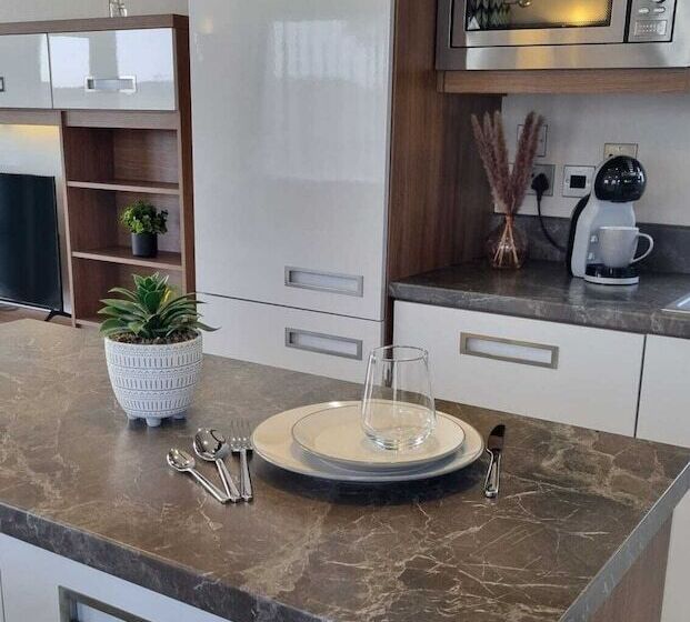 هتل Stunning Seaside Lodge Nr New Forest 2 Bed