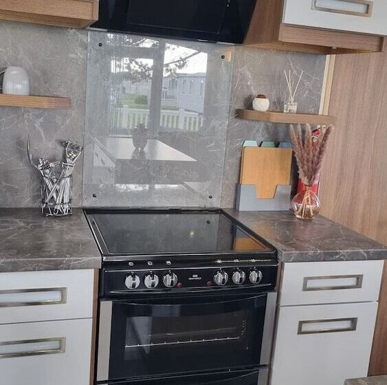 هتل Stunning Seaside Lodge Nr New Forest 2 Bed