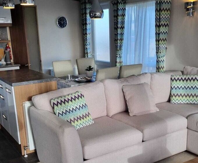 هتل Stunning Seaside Lodge Nr New Forest 2 Bed