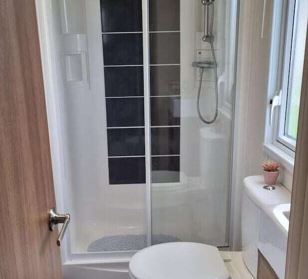 هتل Stunning Seaside Lodge Nr New Forest 2 Bed