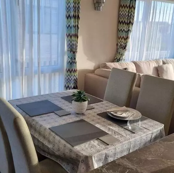 Hotelli Stunning Seaside Lodge Nr New Forest 2 Bed