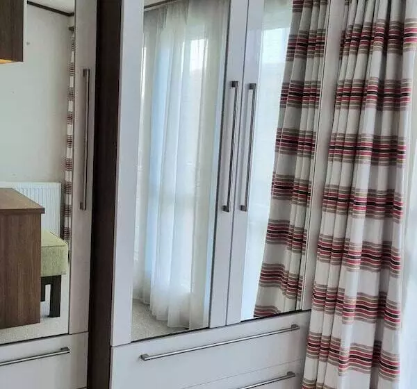 Hotelli Stunning Seaside Lodge Nr New Forest 2 Bed