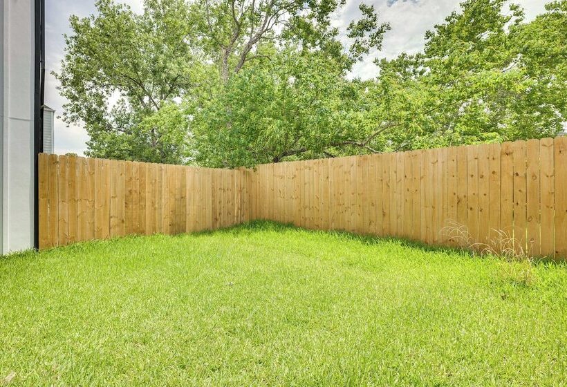 Houston Escape W/ Free Wifi 10 Mi To Downtown!