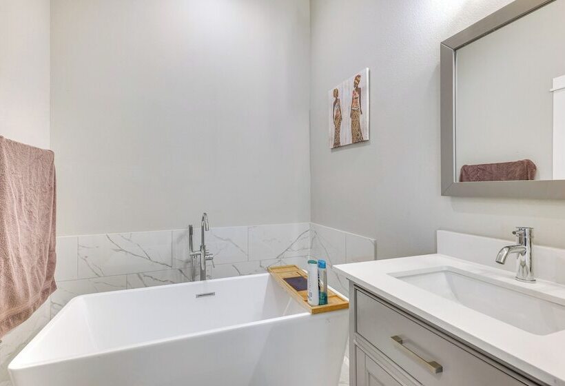 Houston Escape W/ Free Wifi 10 Mi To Downtown!