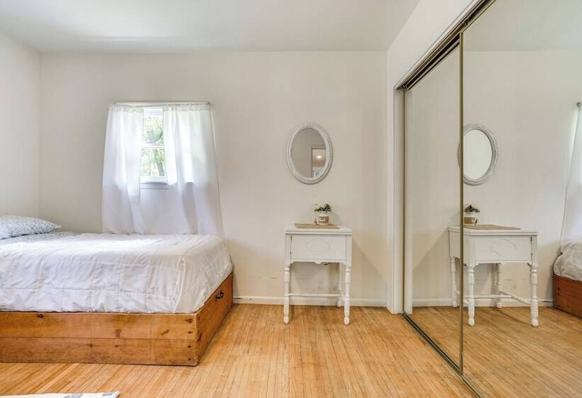 Lakeside Litchfield Home W/ Patio & Gas Grill!