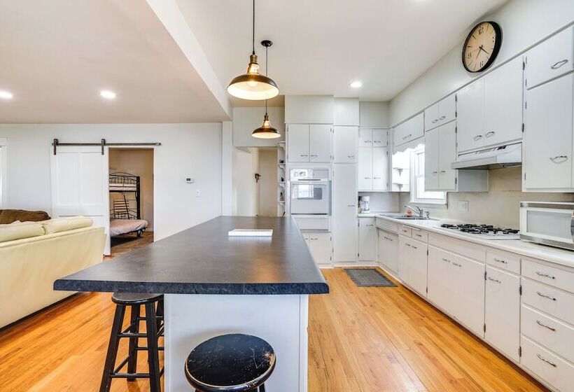 Lakeside Litchfield Home W/ Patio & Gas Grill!