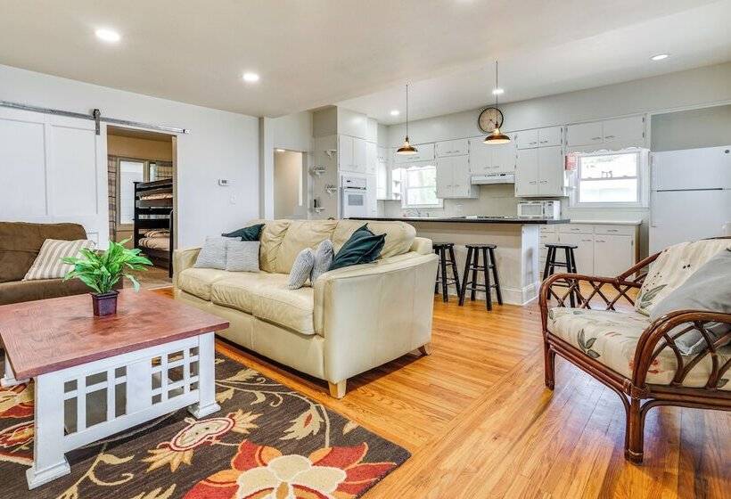 Lakeside Litchfield Home W/ Patio & Gas Grill!