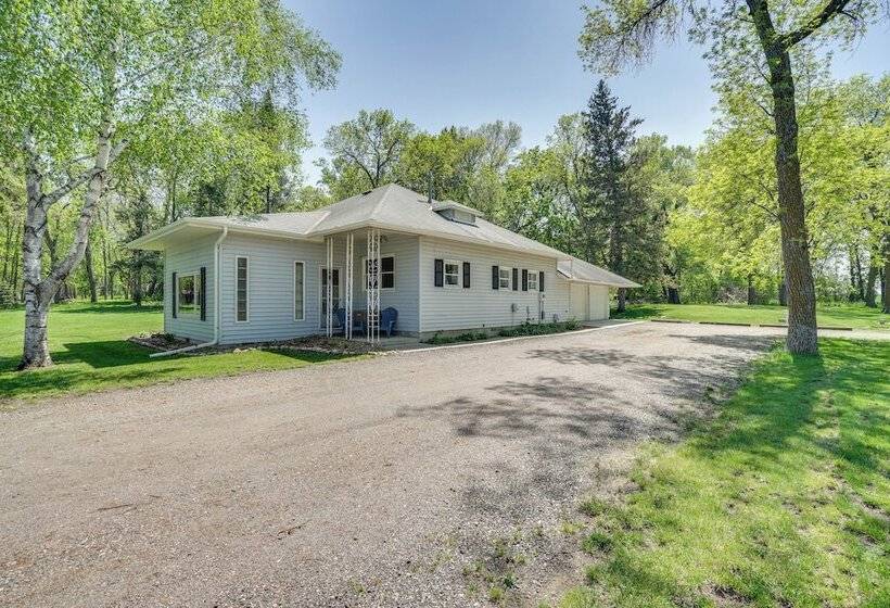 Lakeside Litchfield Home W/ Patio & Gas Grill!