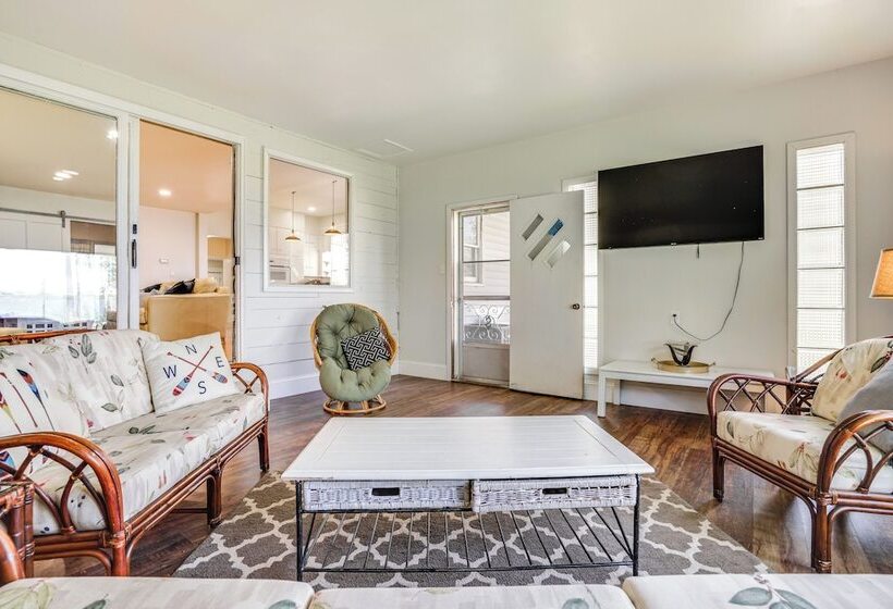 Lakeside Litchfield Home W/ Patio & Gas Grill!