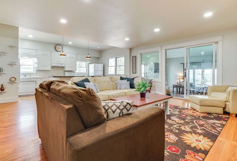 Lakeside Litchfield Home W/ Patio & Gas Grill!