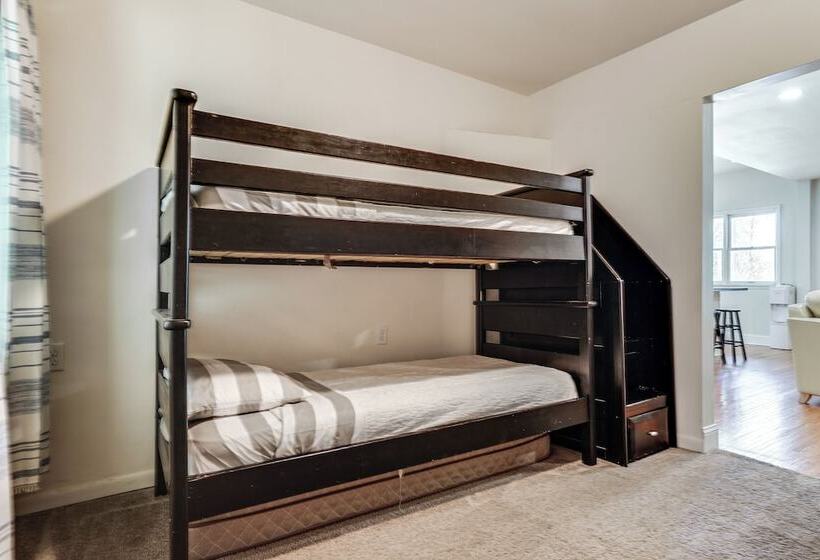 Lakeside Litchfield Home W/ Patio & Gas Grill!