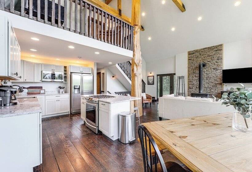 Luxe Appalachian Mountain Cabin W/ Hot Tub, Views