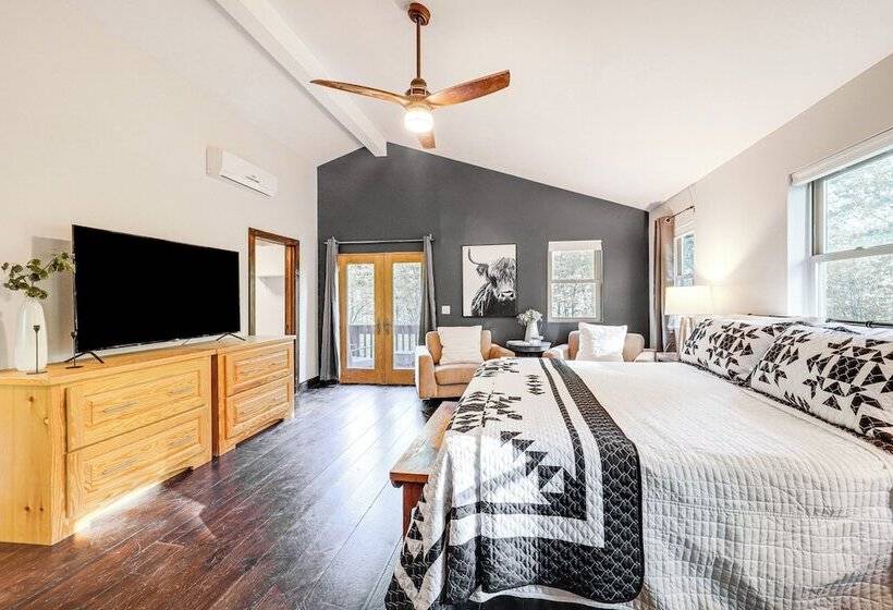 Luxe Appalachian Mountain Cabin W/ Hot Tub, Views