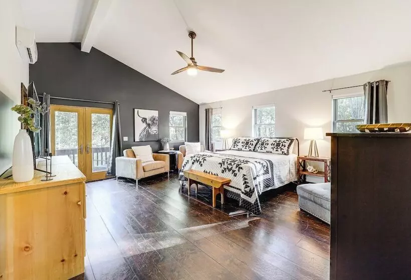 Luxe Appalachian Mountain Cabin W/ Hot Tub, Views