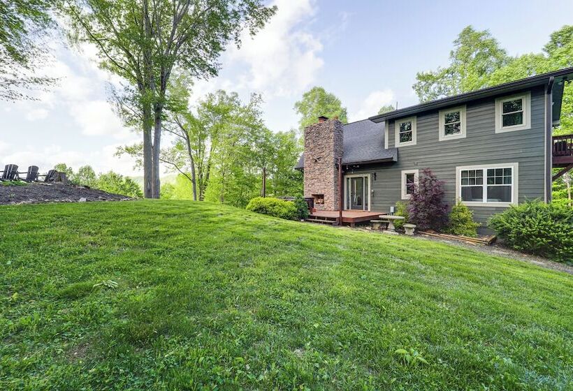 Luxe Appalachian Mountain Cabin W/ Hot Tub, Views