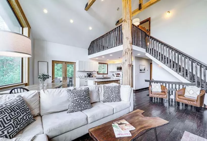 Luxe Appalachian Mountain Cabin W/ Hot Tub, Views