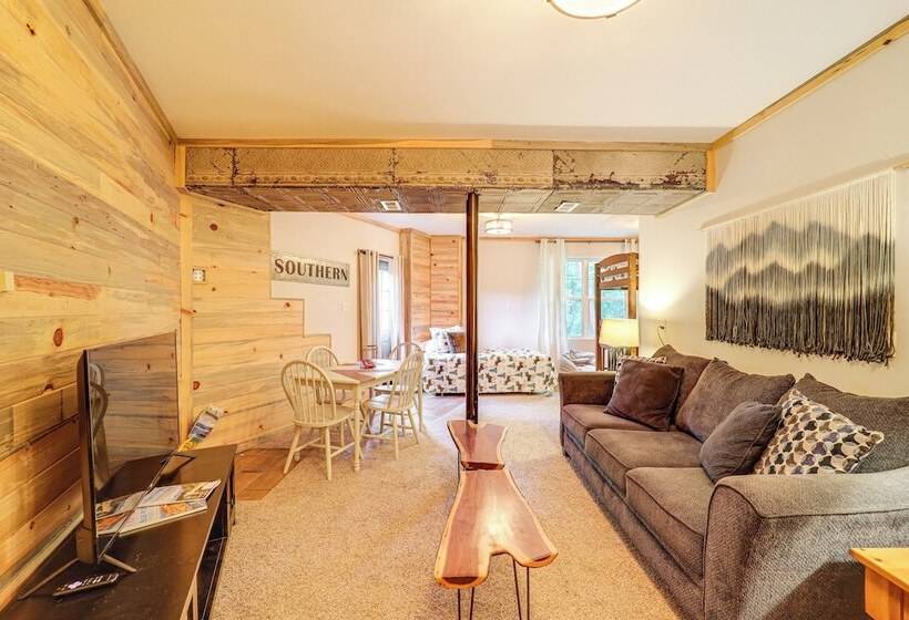 Luxe Appalachian Mountain Cabin W/ Hot Tub, Views