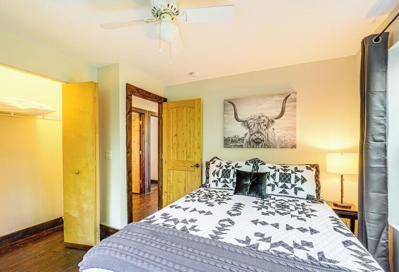 Luxe Appalachian Mountain Cabin W/ Hot Tub, Views