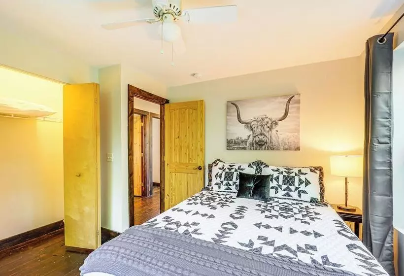 Luxe Appalachian Mountain Cabin W/ Hot Tub, Views