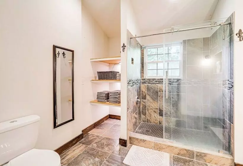 Luxe Appalachian Mountain Cabin W/ Hot Tub, Views