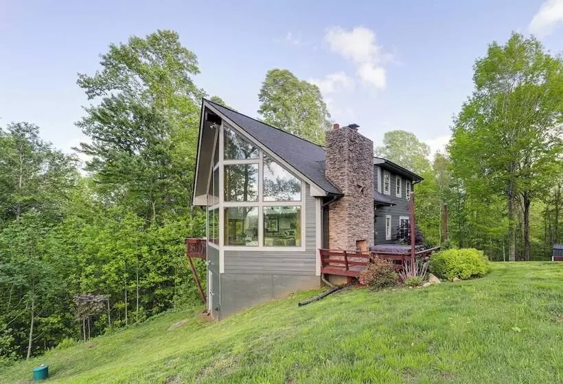 Luxe Appalachian Mountain Cabin W/ Hot Tub, Views