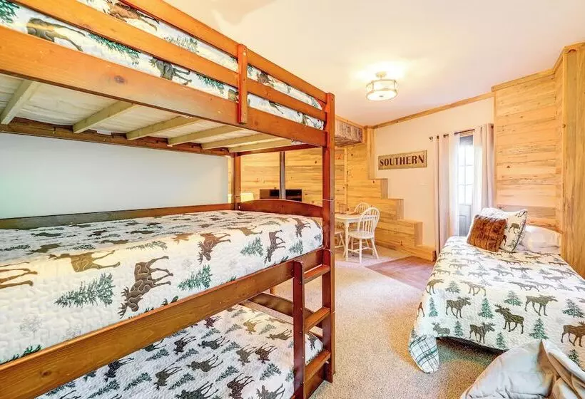 Luxe Appalachian Mountain Cabin W/ Hot Tub, Views