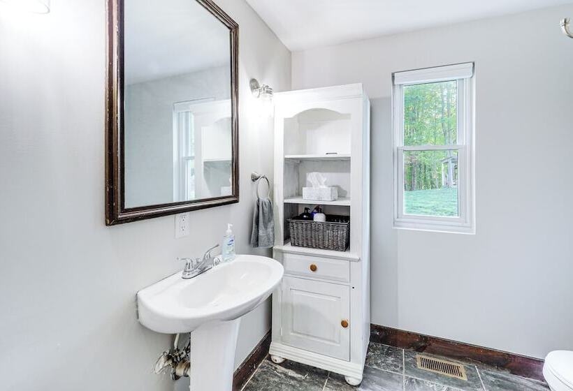 Luxe Appalachian Mountain Cabin W/ Hot Tub, Views