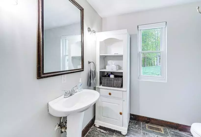 Luxe Appalachian Mountain Cabin W/ Hot Tub, Views