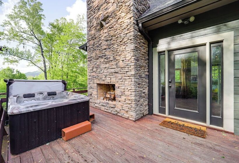 Luxe Appalachian Mountain Cabin W/ Hot Tub, Views