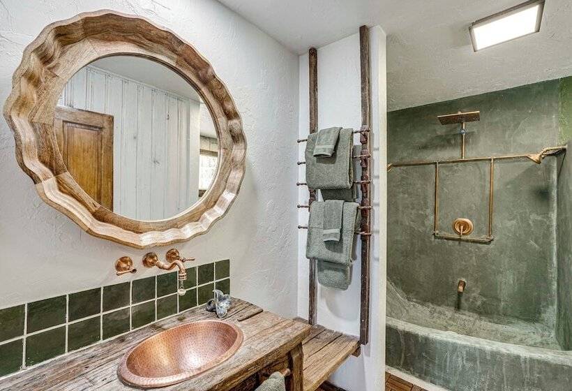 14 Mi To Main Street Moab: Cabin W/ Hot Tub Access