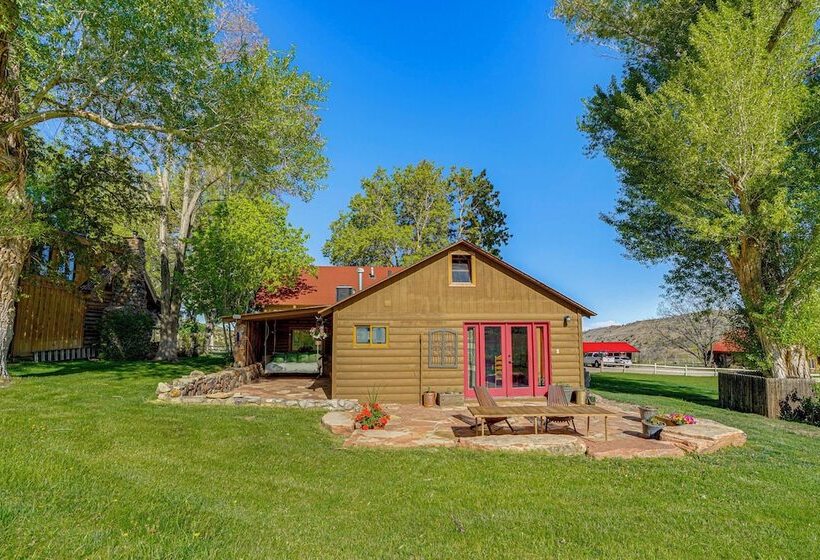 14 Mi To Main Street Moab: Cabin W/ Hot Tub Access