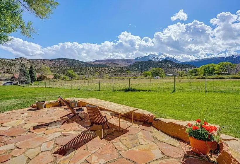 14 Mi To Main Street Moab: Cabin W/ Hot Tub Access