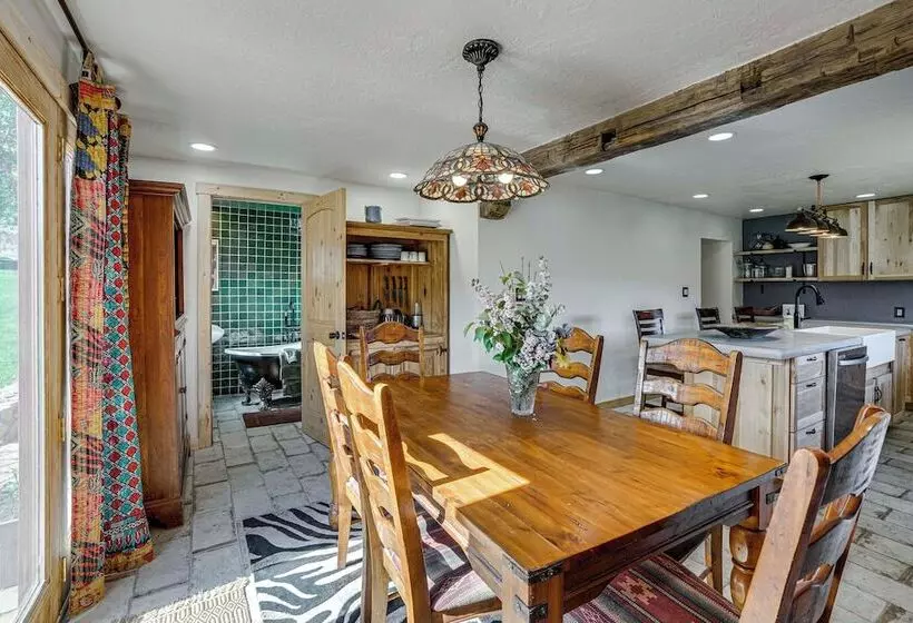 14 Mi To Main Street Moab: Cabin W/ Hot Tub Access