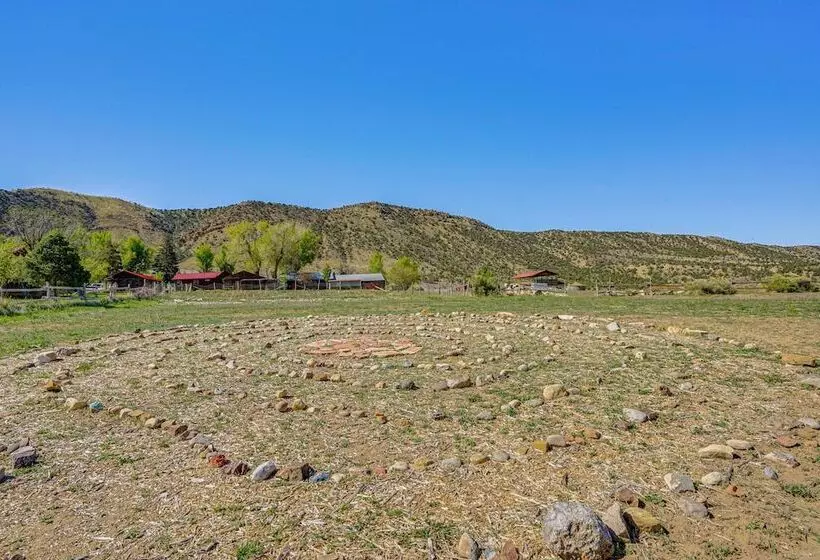 14 Mi To Main Street Moab: Cabin W/ Hot Tub Access