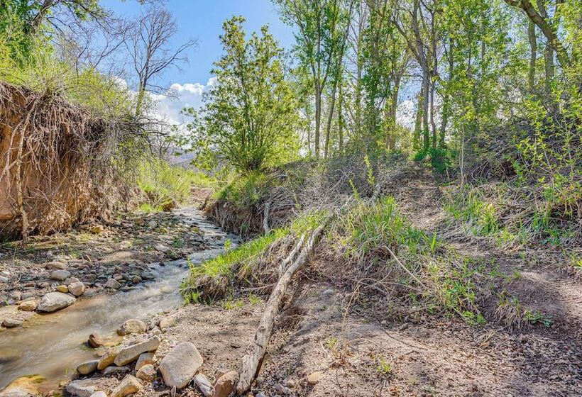 14 Mi To Main Street Moab: Cabin W/ Hot Tub Access