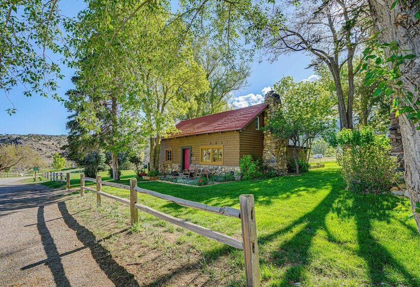 14 Mi To Main Street Moab: Cabin W/ Hot Tub Access