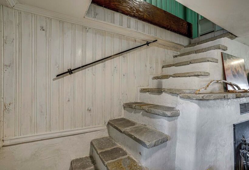 14 Mi To Main Street Moab: Cabin W/ Hot Tub Access