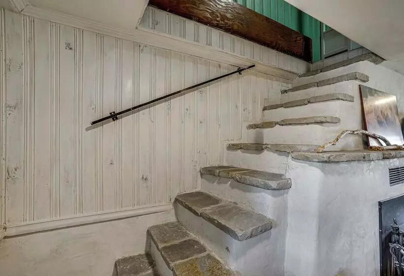 14 Mi To Main Street Moab: Cabin W/ Hot Tub Access