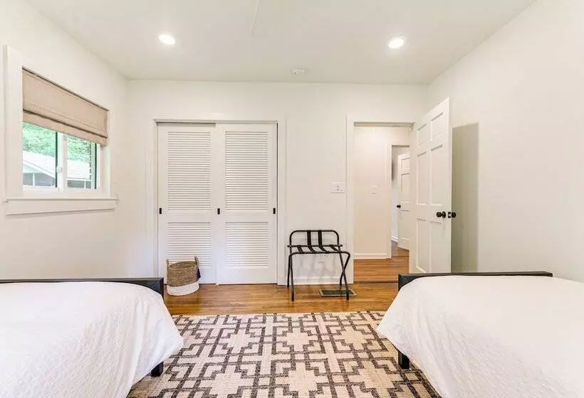 Palmetto Cottage W/ Fire Pit, Game Table + More!